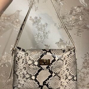 Elegant Snake Print Shoulder Bag